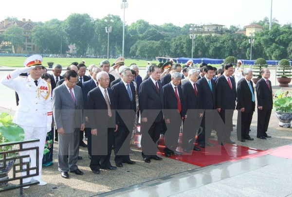 National leaders pay respect to President Ho Chi Minh - ảnh 1